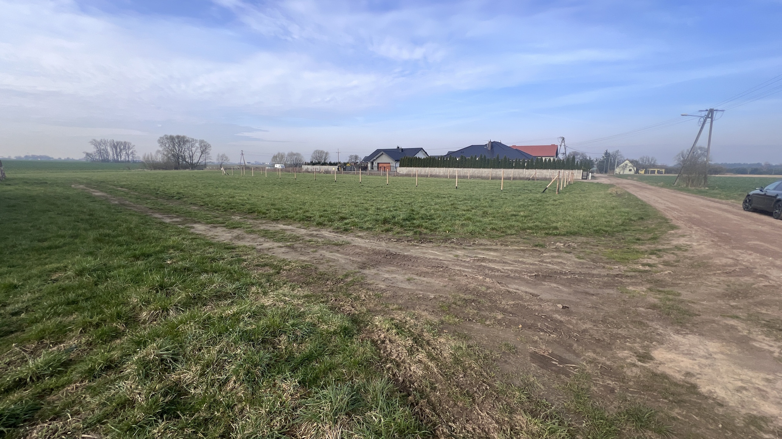 Działka budowlana w spokojnej okolicy - zdjęcie 4