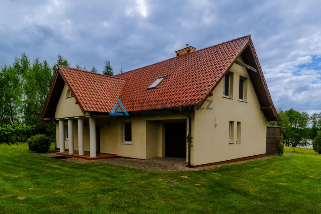 Posiadłość z dużą działką przy linii brzegowej - zdjęcie 2