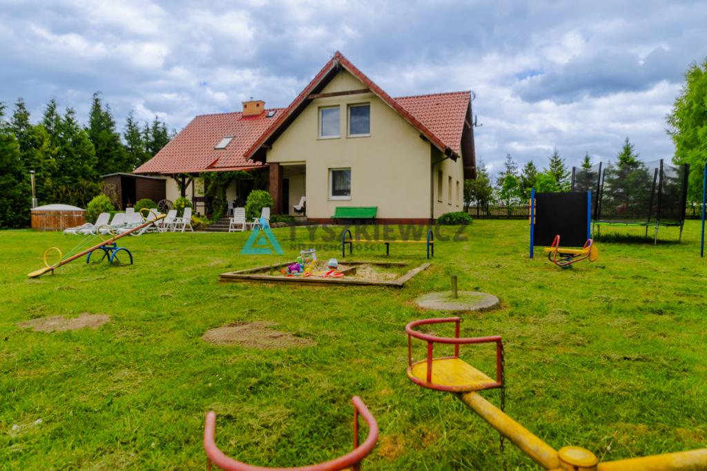 Posiadłość z dużą działką przy linii brzegowej - zdjęcie 19