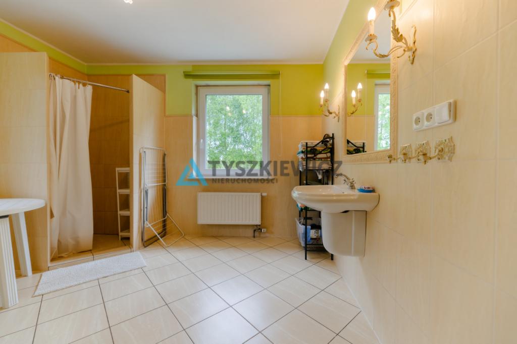 Posiadłość z dużą działką przy linii brzegowej - zdjęcie 24