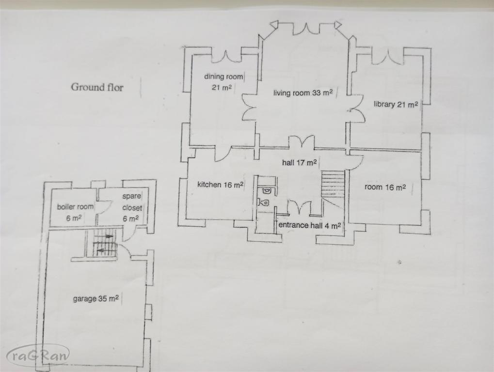 Wolnosojąca, duża rezydencja, 10 pokoi, dwa garaże - zdjęcie 12