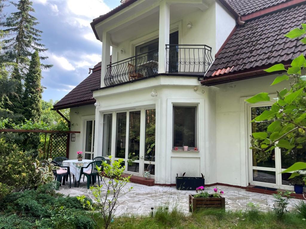 Wolnosojąca, duża rezydencja, 10 pokoi, dwa garaże - zdjęcie 1