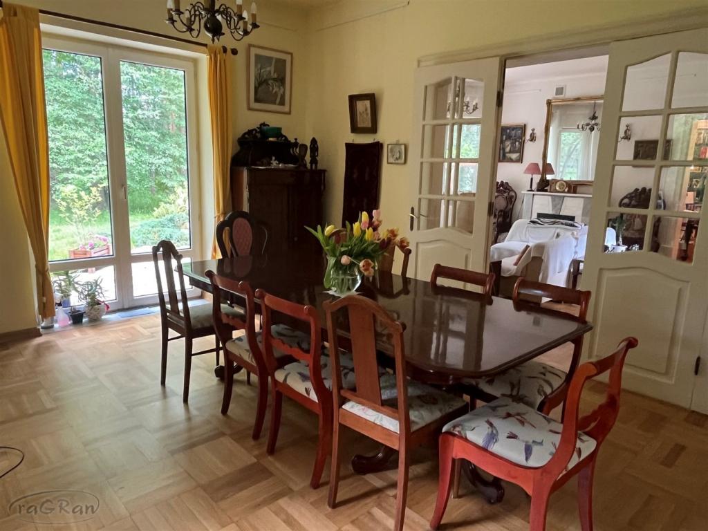 Wolnosojąca, duża rezydencja, 10 pokoi, dwa garaże - zdjęcie 6