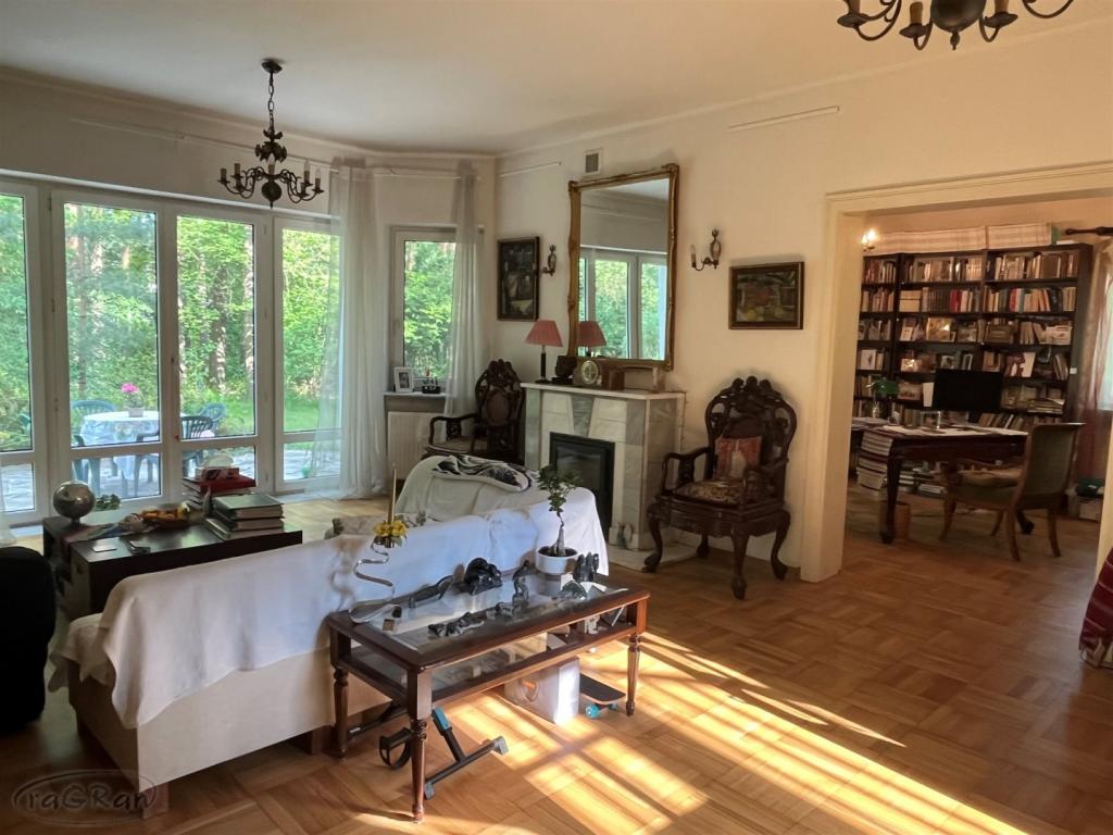 Wolnosojąca, duża rezydencja, 10 pokoi, dwa garaże - zdjęcie 2