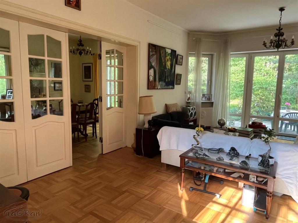 Wolnosojąca, duża rezydencja, 10 pokoi, dwa garaże - zdjęcie 4