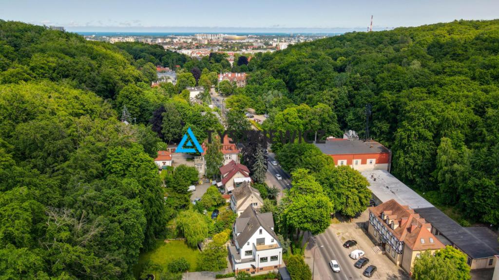 Działka 990m2 z domem, tuż przy lesie. - zdjęcie 1
