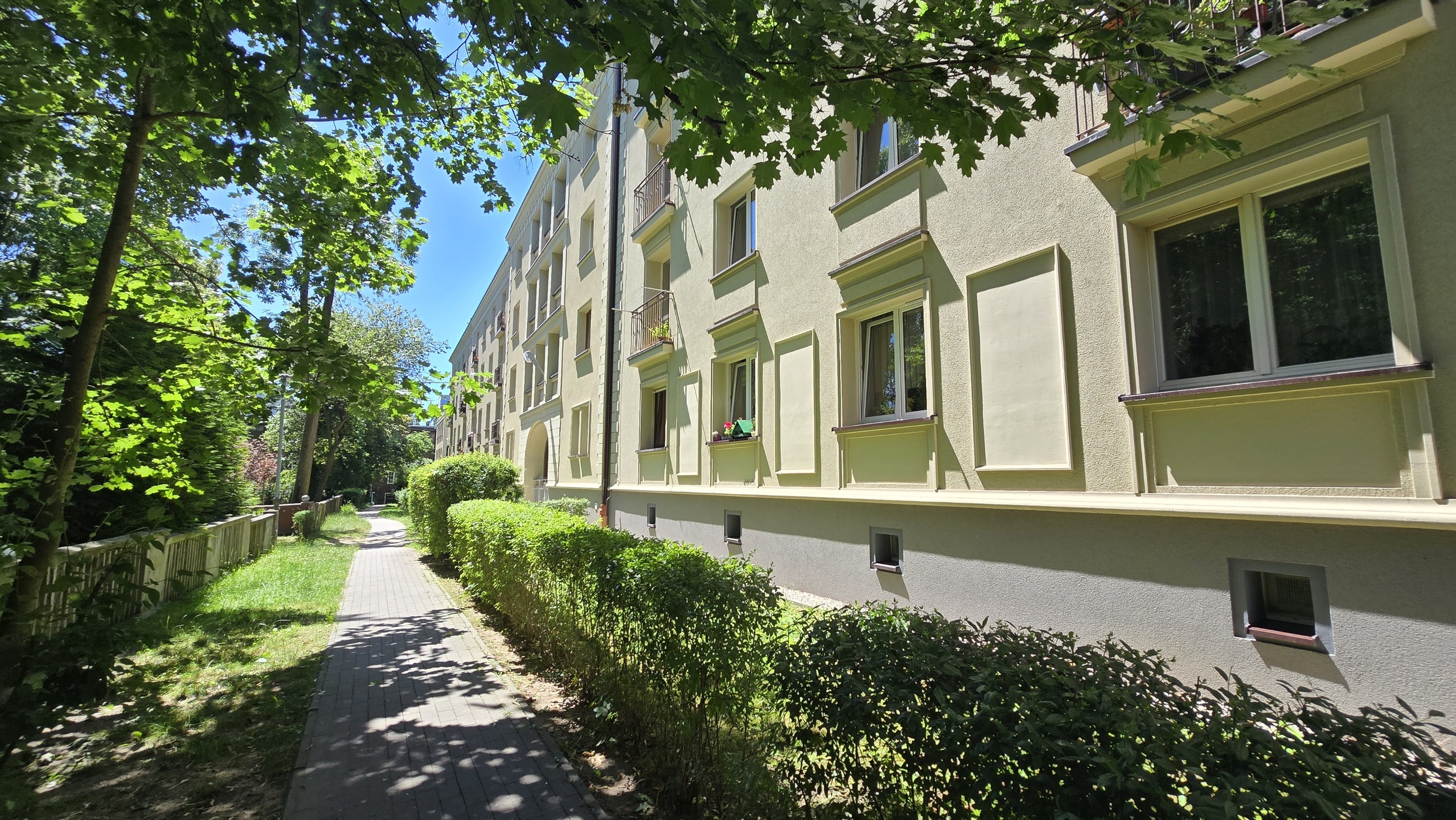 Przestronna kawalerka do sprzedaży w niskim bloku na Koszutce! - zdjęcie 1