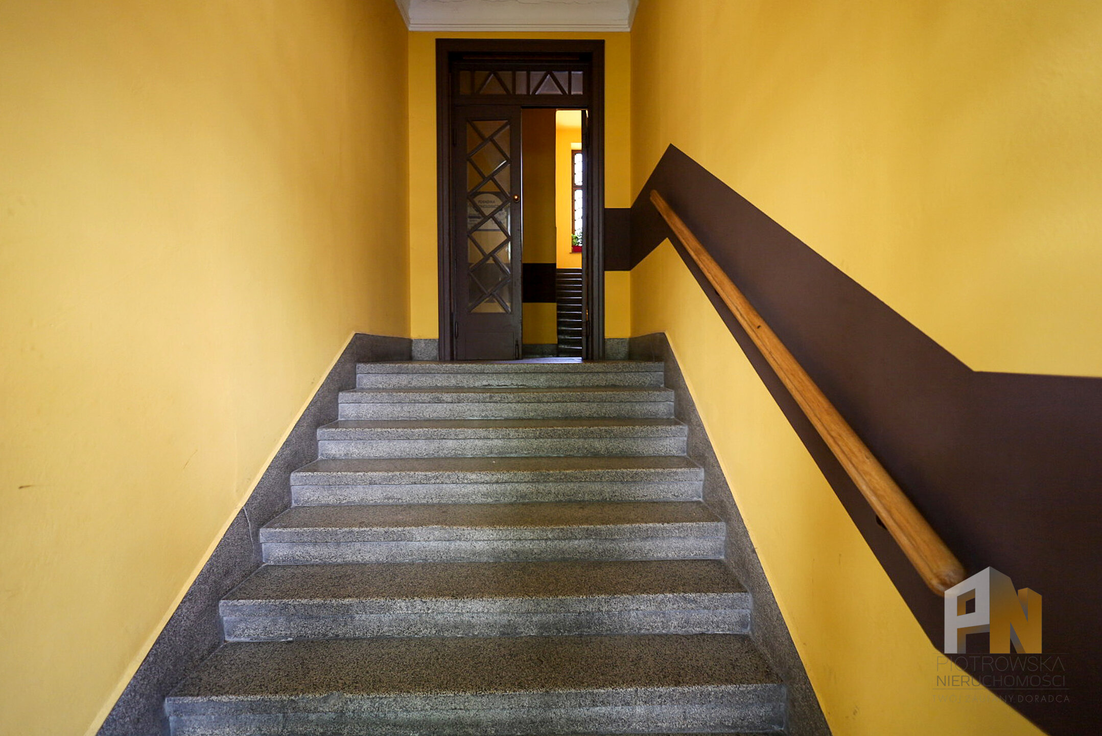 Kamienica w centrum miasta - zdjęcie 4