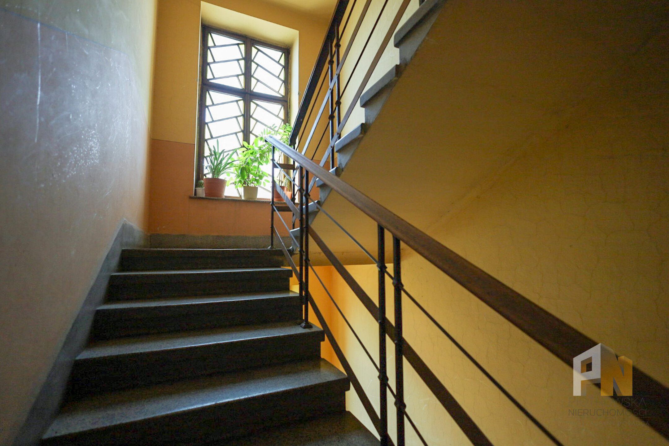 Kamienica w centrum miasta - zdjęcie 5