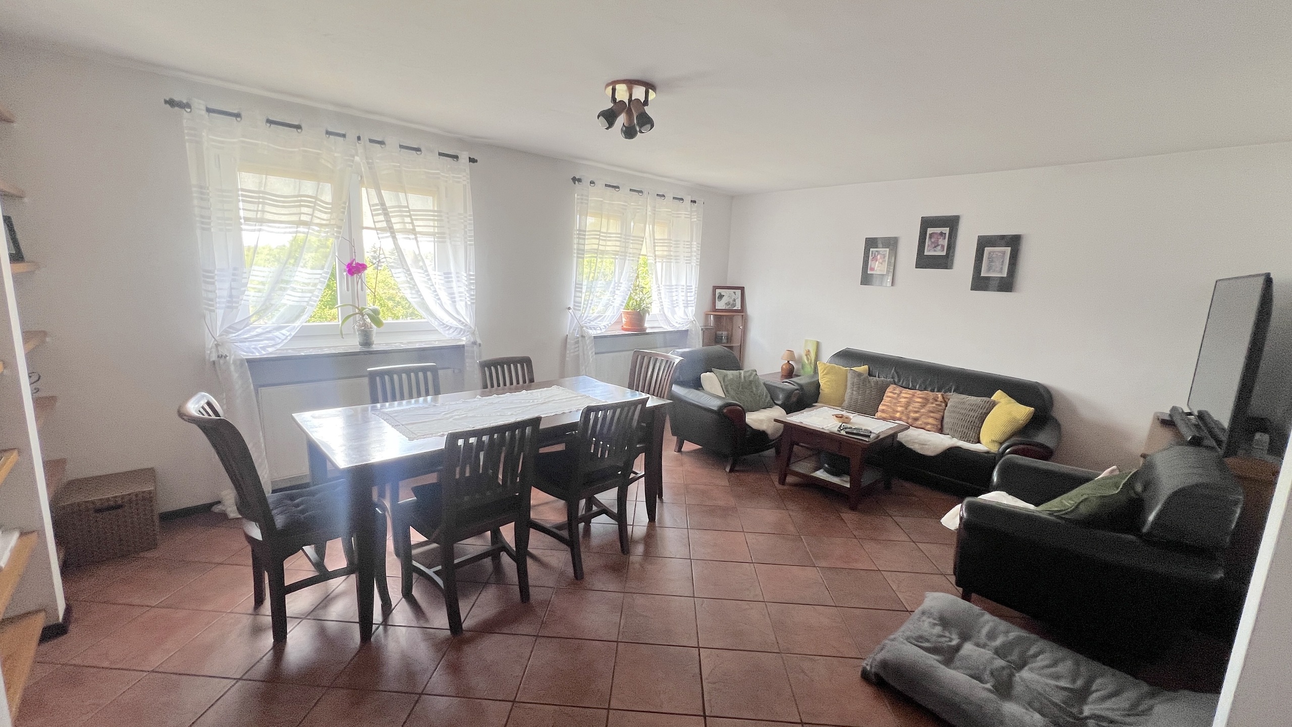 Przestronny dom w doskonałej lokalizacji z potencjałem inwestycyjnym - zdjęcie 5