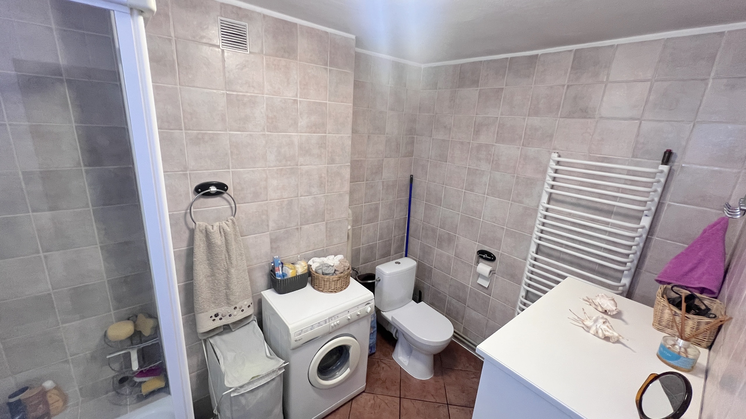 Przestronny dom w doskonałej lokalizacji z potencjałem inwestycyjnym - zdjęcie 9