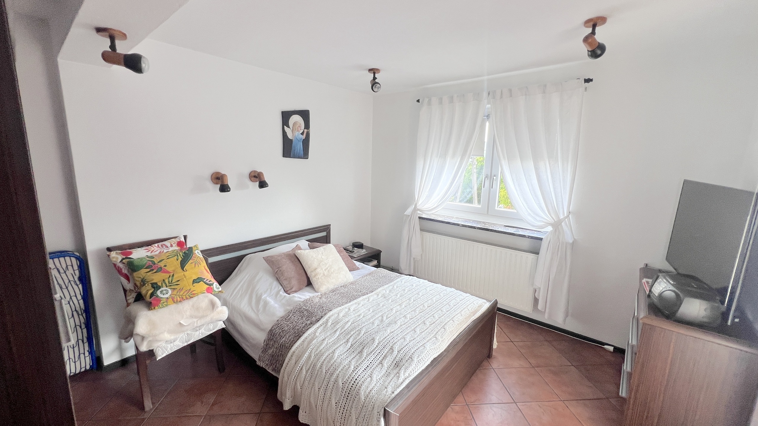 Przestronny dom w doskonałej lokalizacji z potencjałem inwestycyjnym - zdjęcie 13