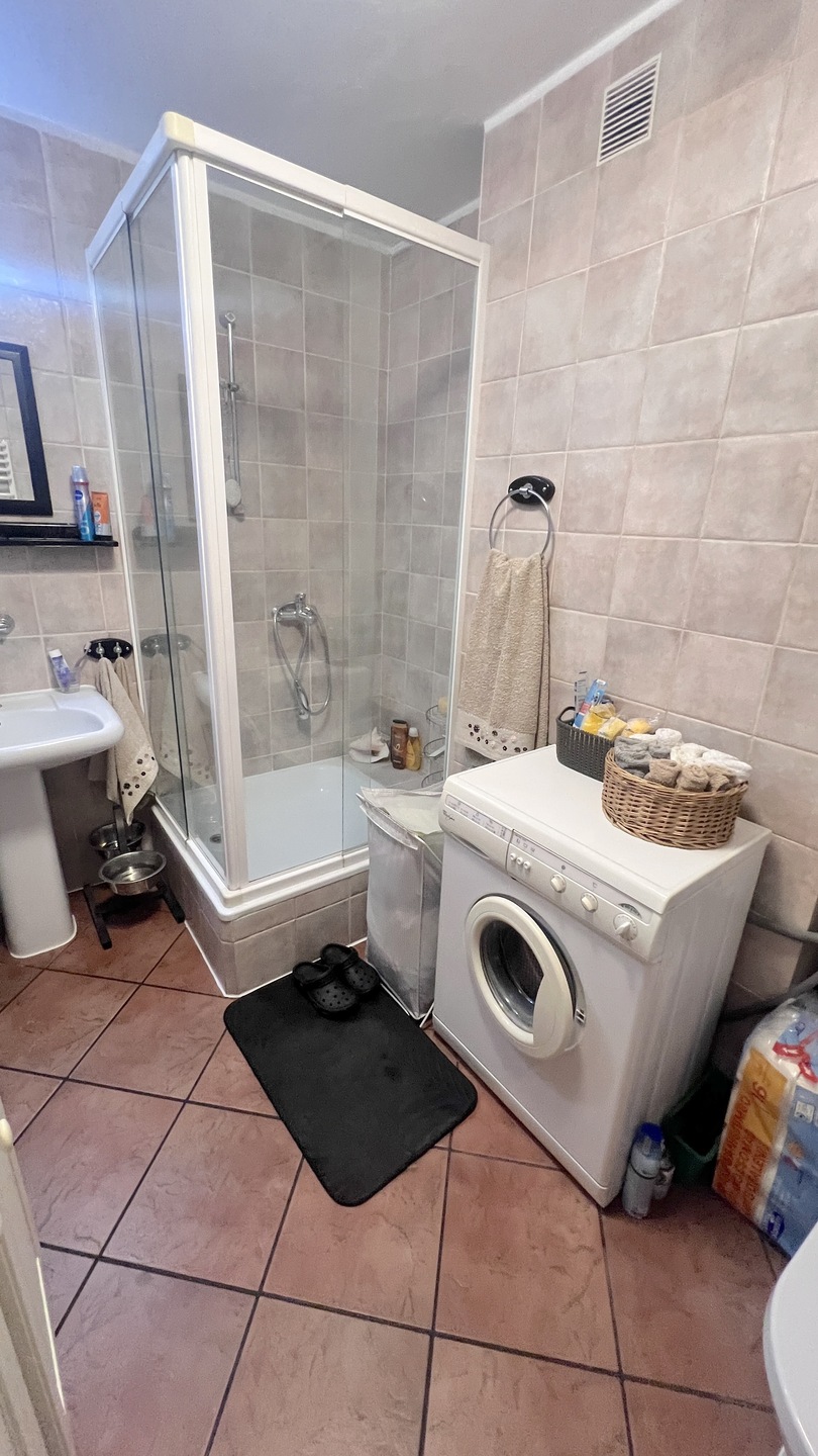 Przestronny dom w doskonałej lokalizacji z potencjałem inwestycyjnym - zdjęcie 11