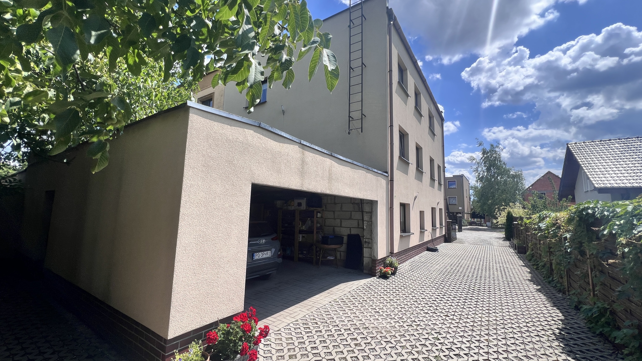 Przestronny dom w doskonałej lokalizacji z potencjałem inwestycyjnym - zdjęcie 4