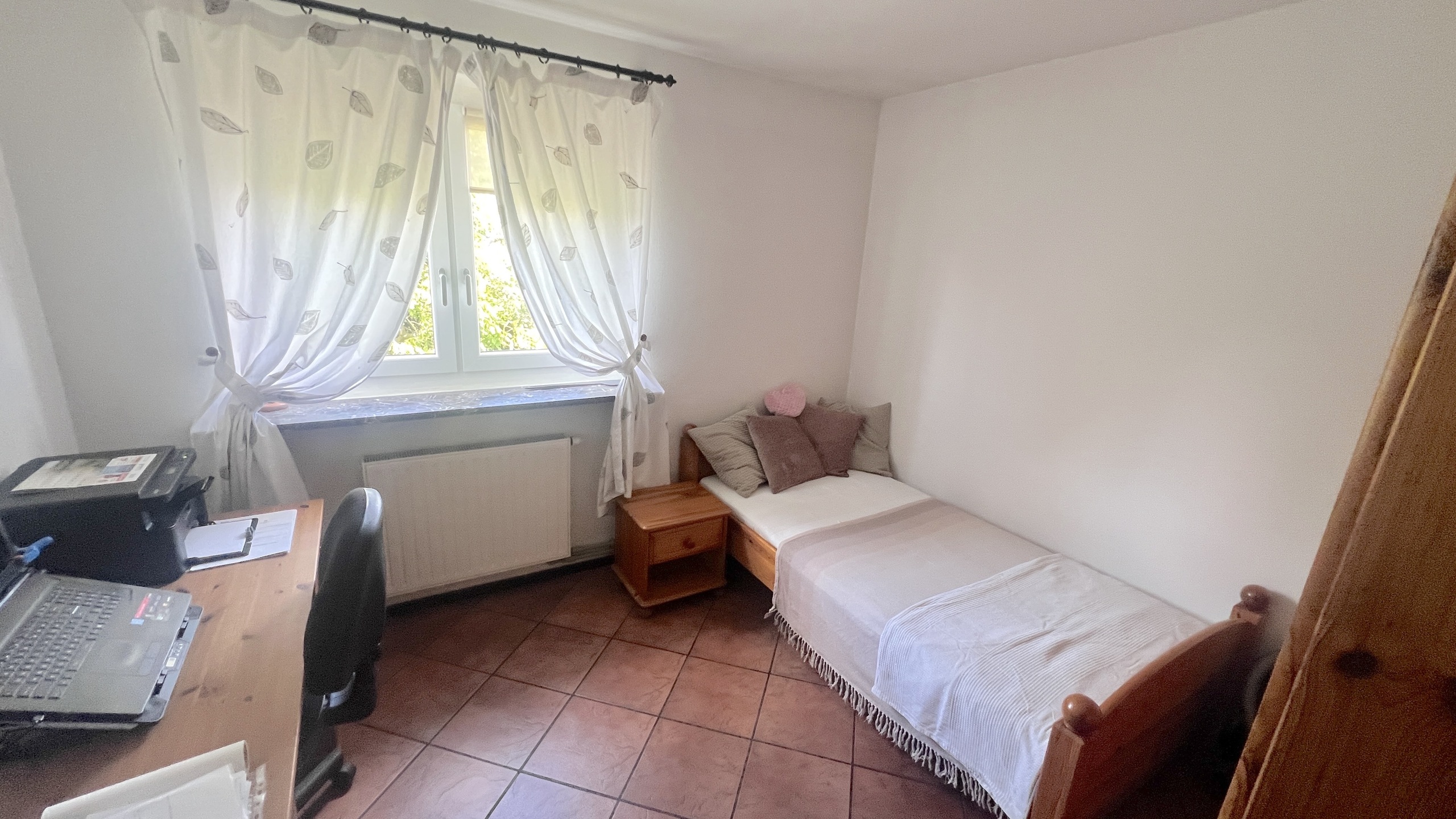 Przestronny dom w doskonałej lokalizacji z potencjałem inwestycyjnym - zdjęcie 17