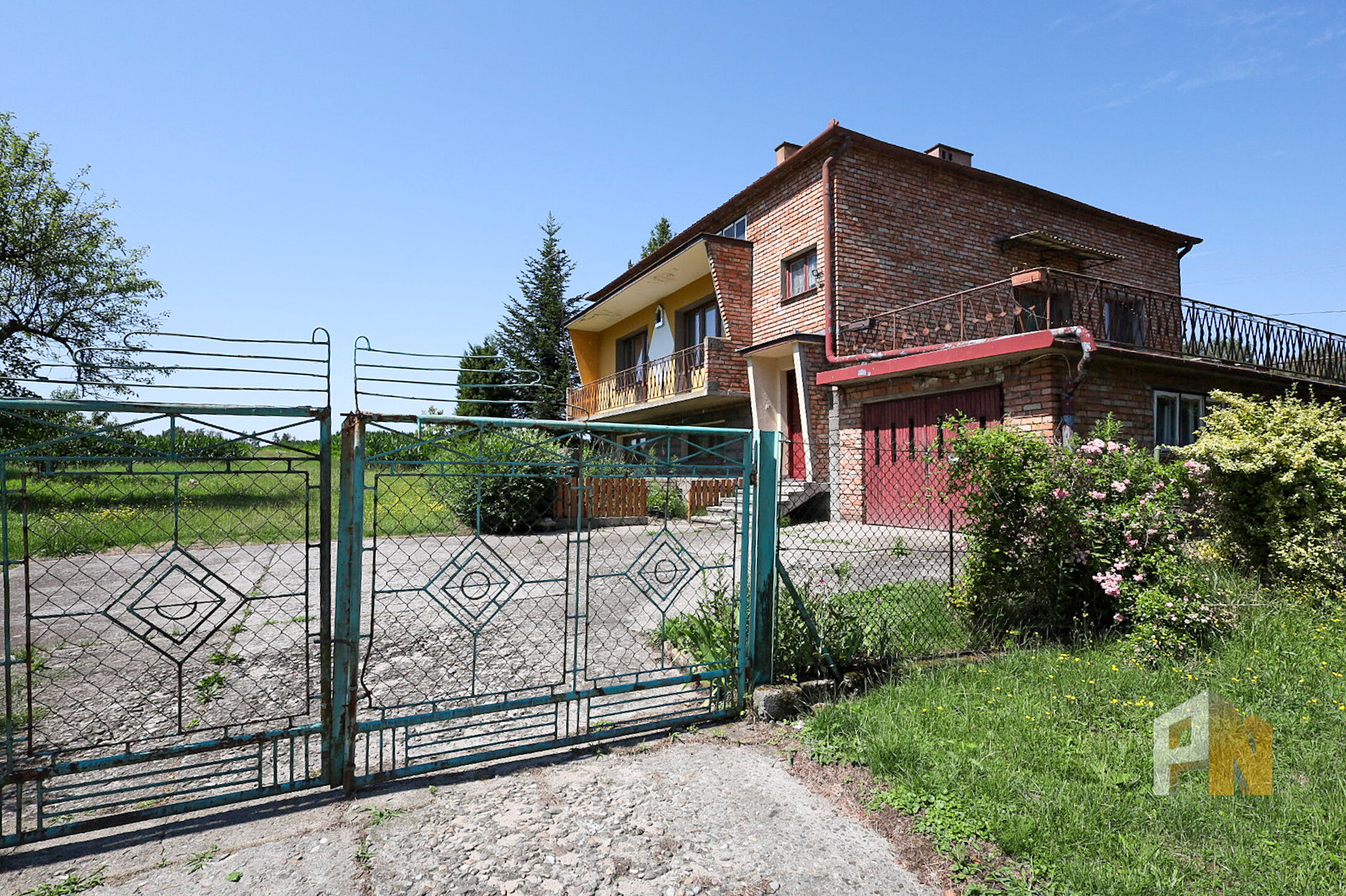 Dom z zabudowaniami i 70 arów działki - zdjęcie 1