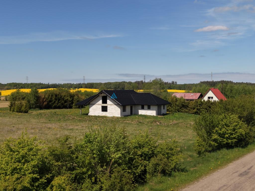 Dom jednorodzinny parterowy z wielospadowym dachem - zdjęcie 4