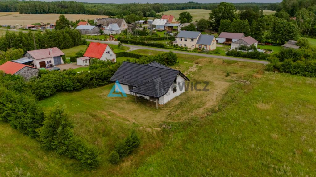 Dom jednorodzinny parterowy z wielospadowym dachem - zdjęcie 12