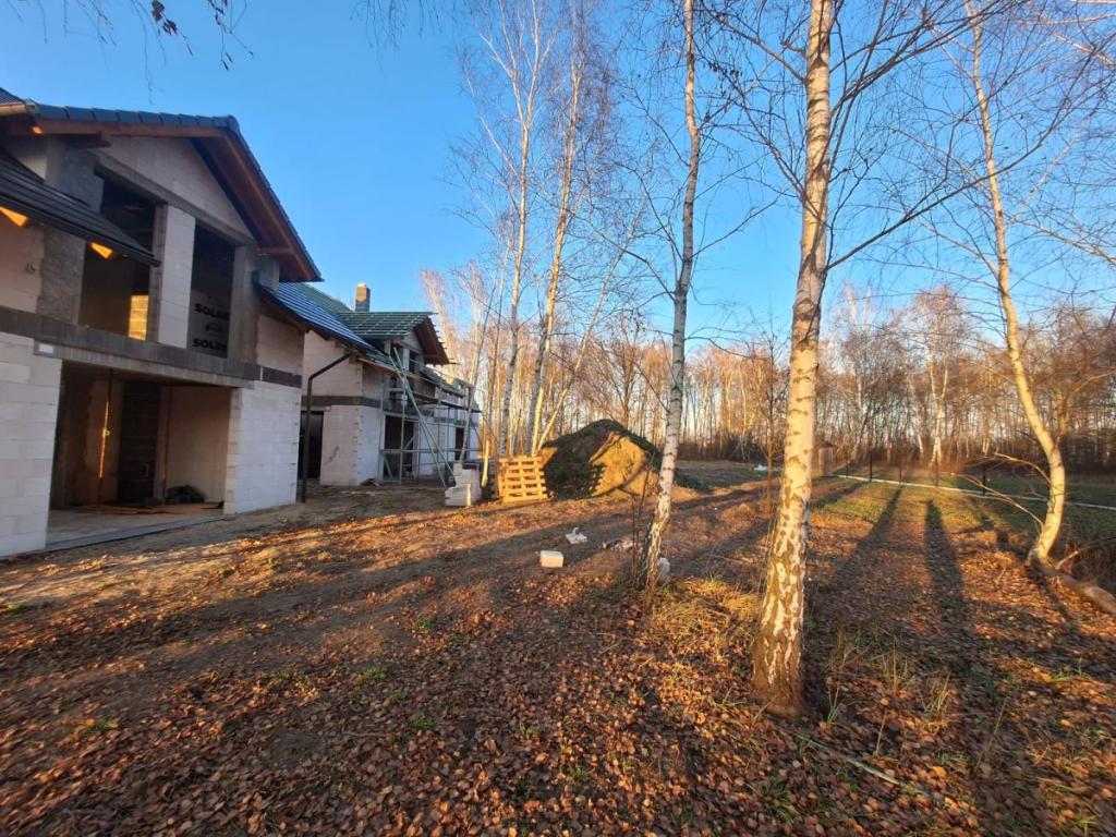 piękny dom w lesie, garaż , blisko PKP - zdjęcie 3