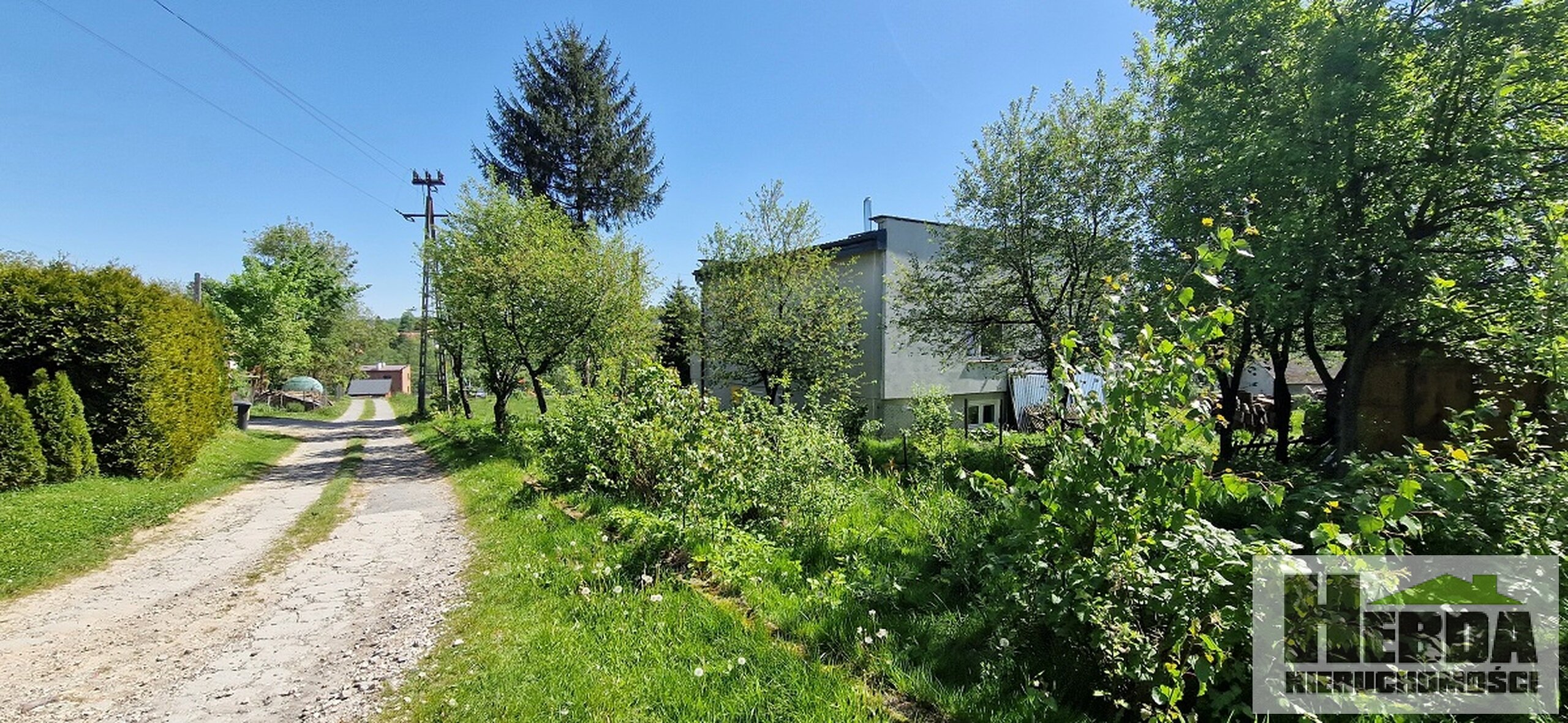 ŁĘKAWICA - SKRZYSZÓW  DOM W BIAŁYCH ELEWACJACH  ( dwa odrebne mieszkania) - zdjęcie 2