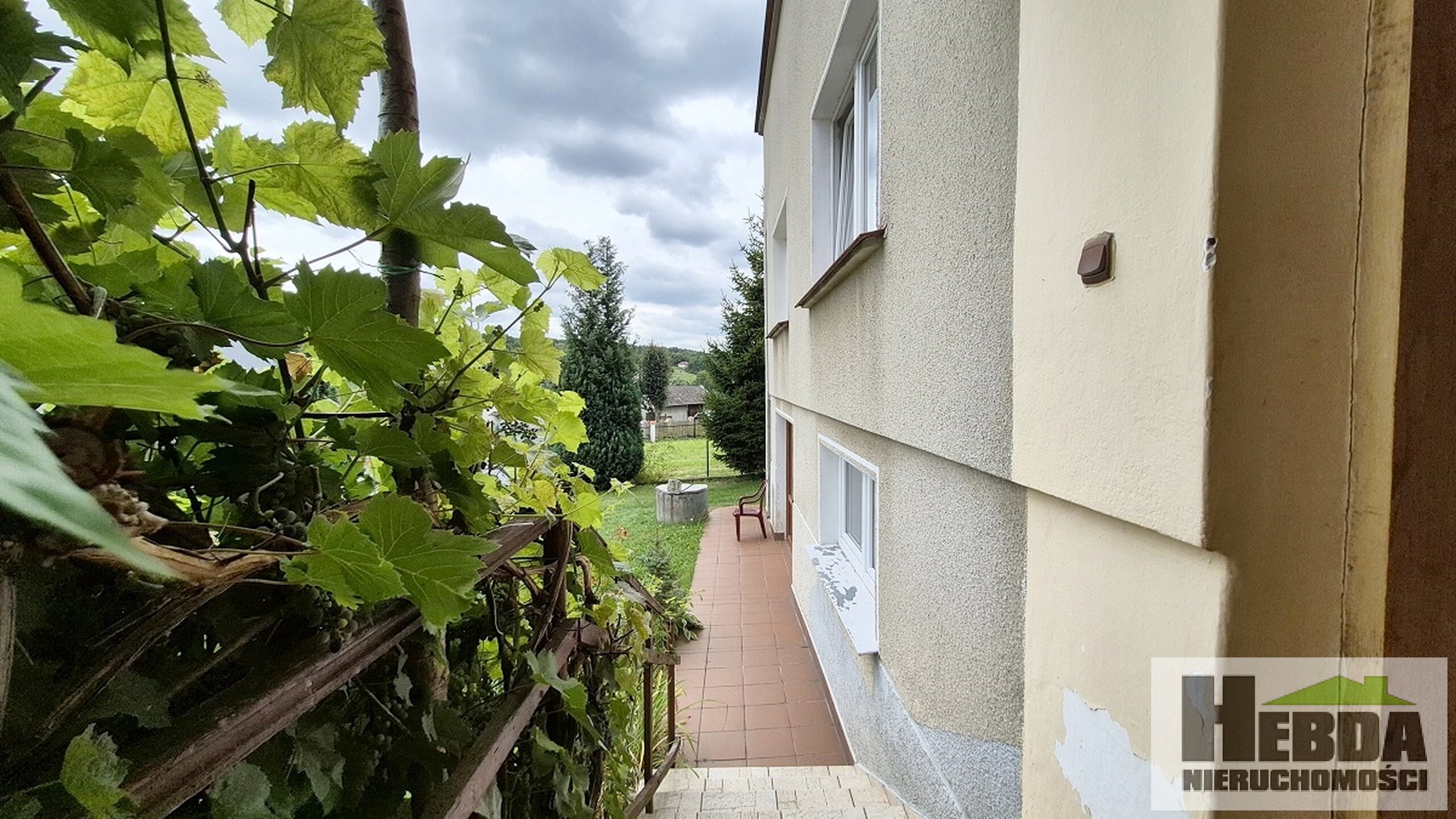 ŁĘKAWICA - SKRZYSZÓW  DOM W BIAŁYCH ELEWACJACH  ( dwa odrebne mieszkania) - zdjęcie 9