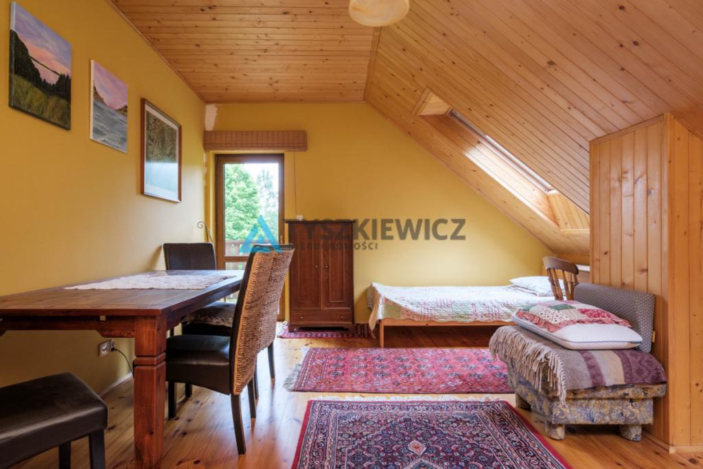 Urokliwy dom w Porąbie z własnym stawem - zdjęcie 18