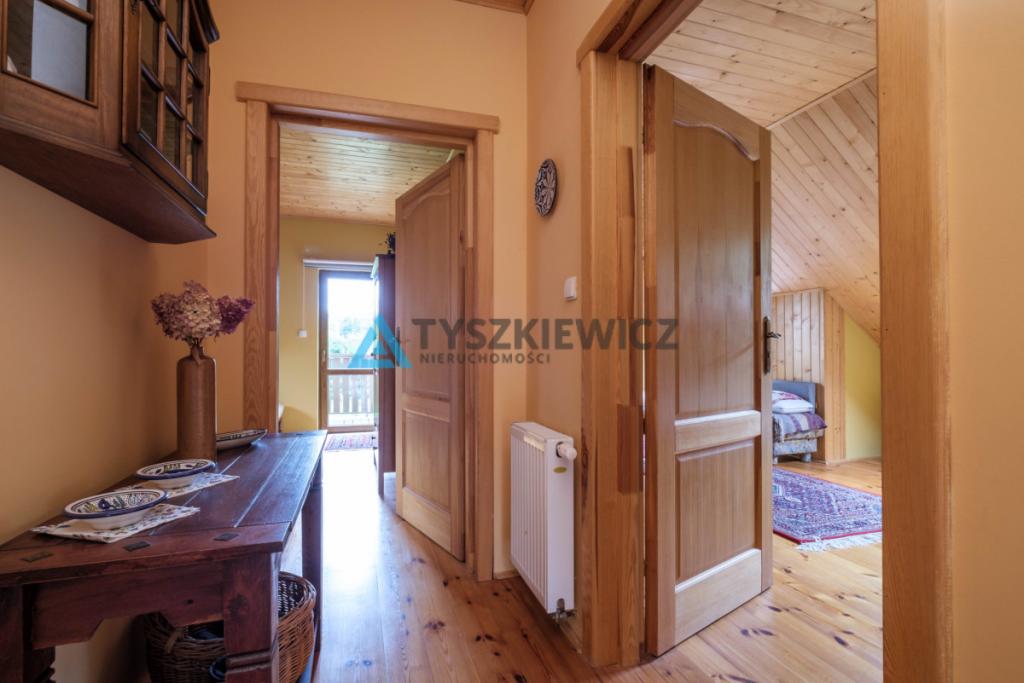 Urokliwy dom w Porąbie z własnym stawem - zdjęcie 20