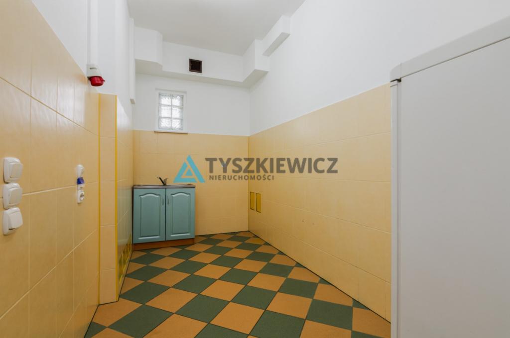 Obiekt mieszkalno-usługowy blisko jeziora. - zdjęcie 27