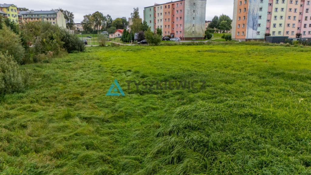 Działka o przeznaczeniu mieszkaniowo-usługowym - zdjęcie 18