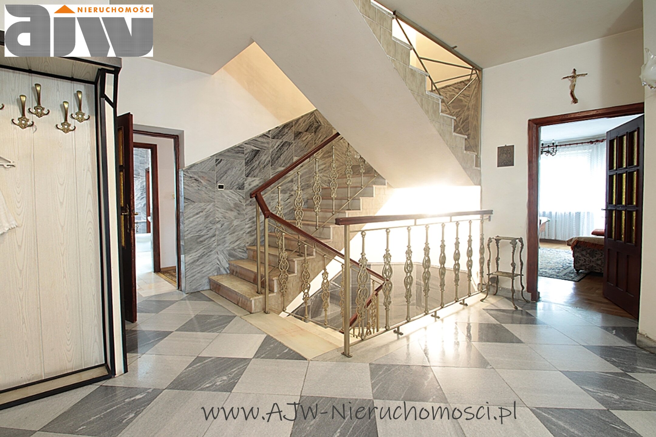 Dom 550 m2, działka 2443 m2 - zdjęcie 3