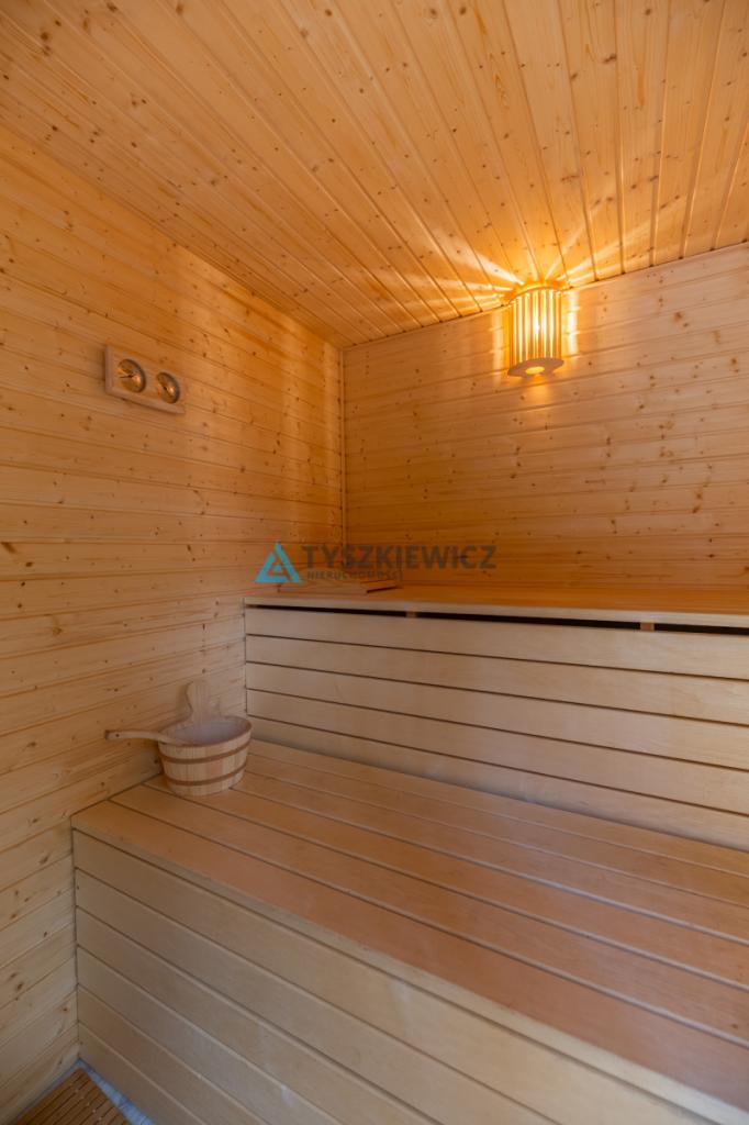 Dom marzeń z sauną, jacuzzi i basenem - zdjęcie 21