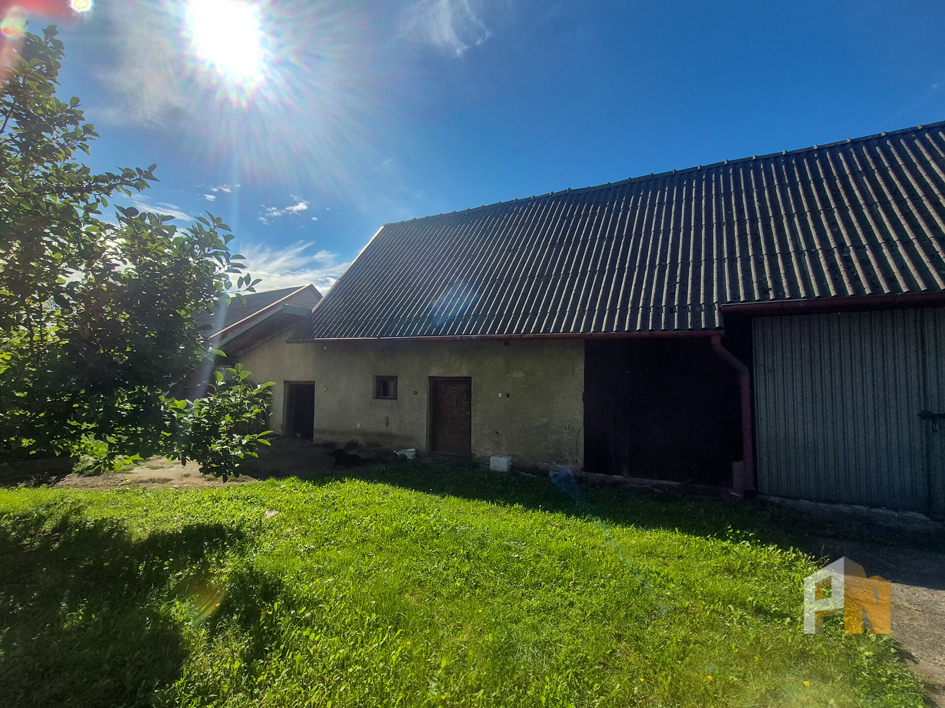 Dom z zabudowaniami i 35 arów działki - zdjęcie 3