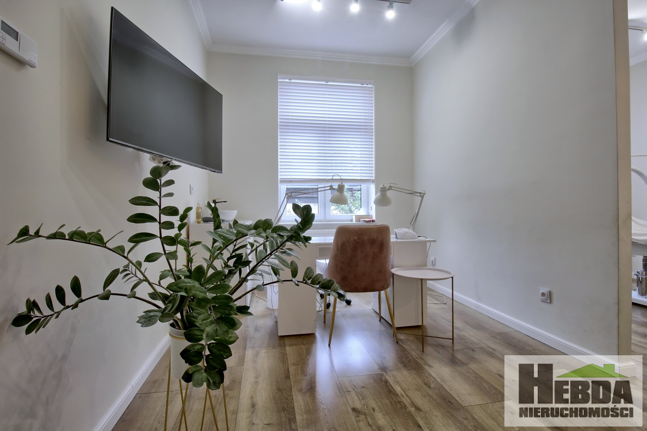 Do wynajęcia lokal pod gabinet kosmetyczny - parter kamienicy - wysoki standard - umeblowany i gotowy do pracy - zdjęcie 3