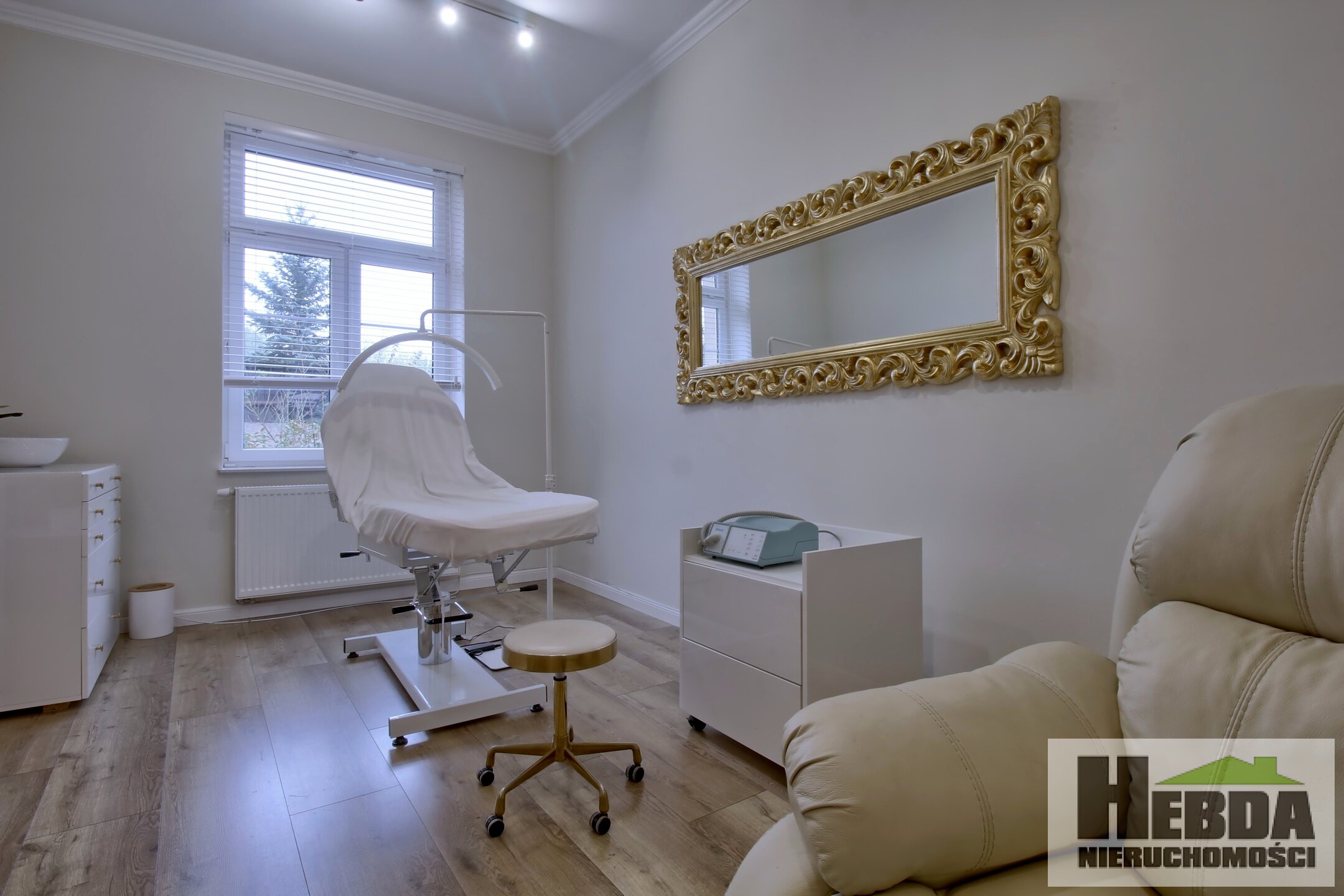 Do wynajęcia lokal pod gabinet kosmetyczny - parter kamienicy - wysoki standard - umeblowany i gotowy do pracy - zdjęcie 2