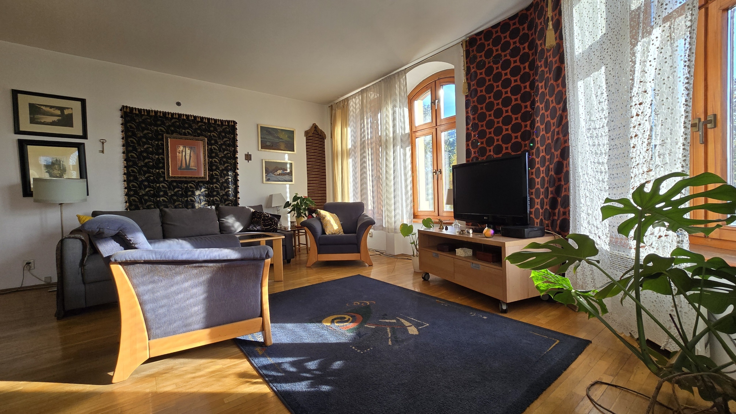 Słoneczne i przestronne mieszkanie w kamienicy do sprzedaży! - zdjęcie 1