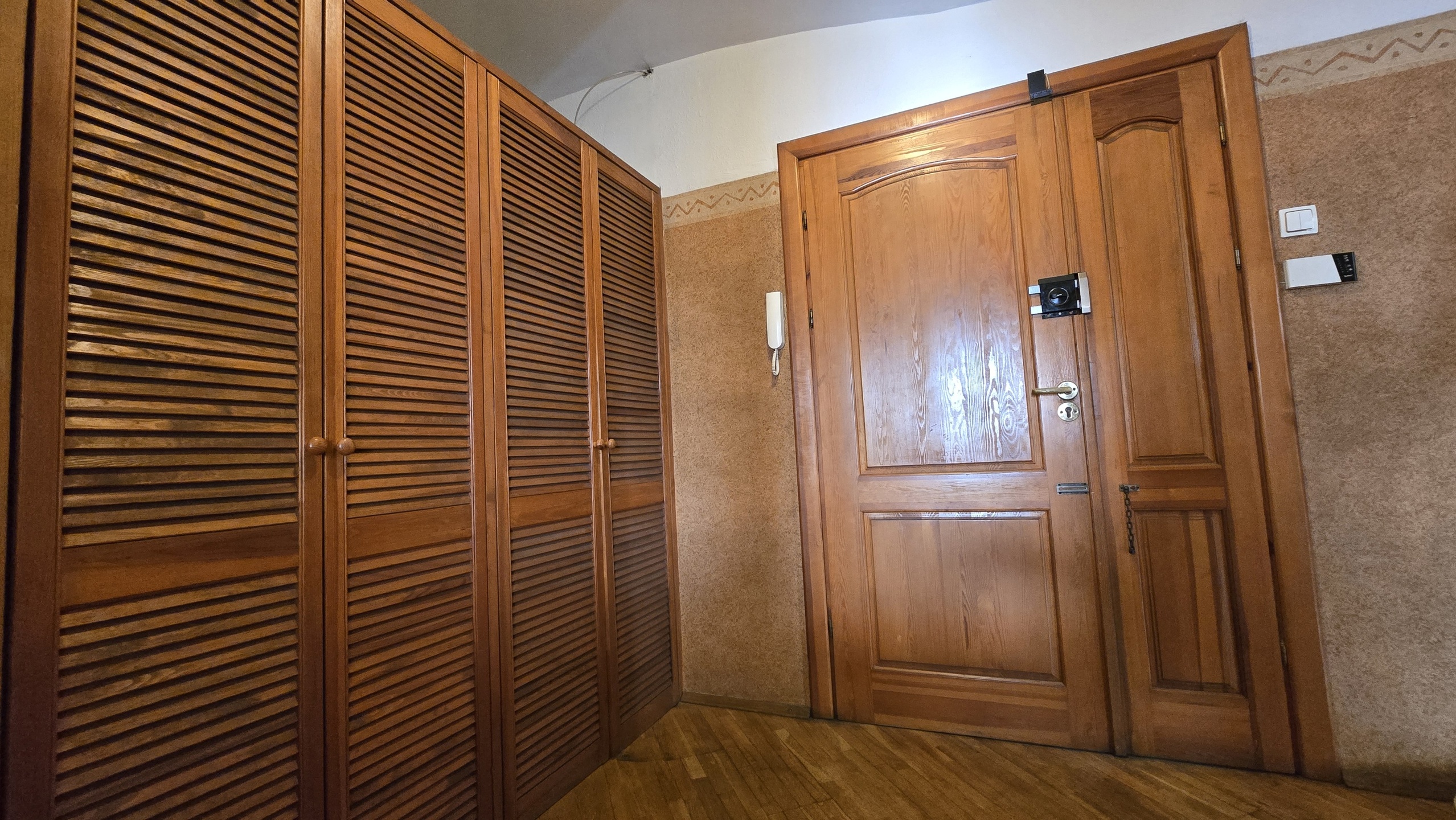 Słoneczne i przestronne mieszkanie w kamienicy do sprzedaży! - zdjęcie 13