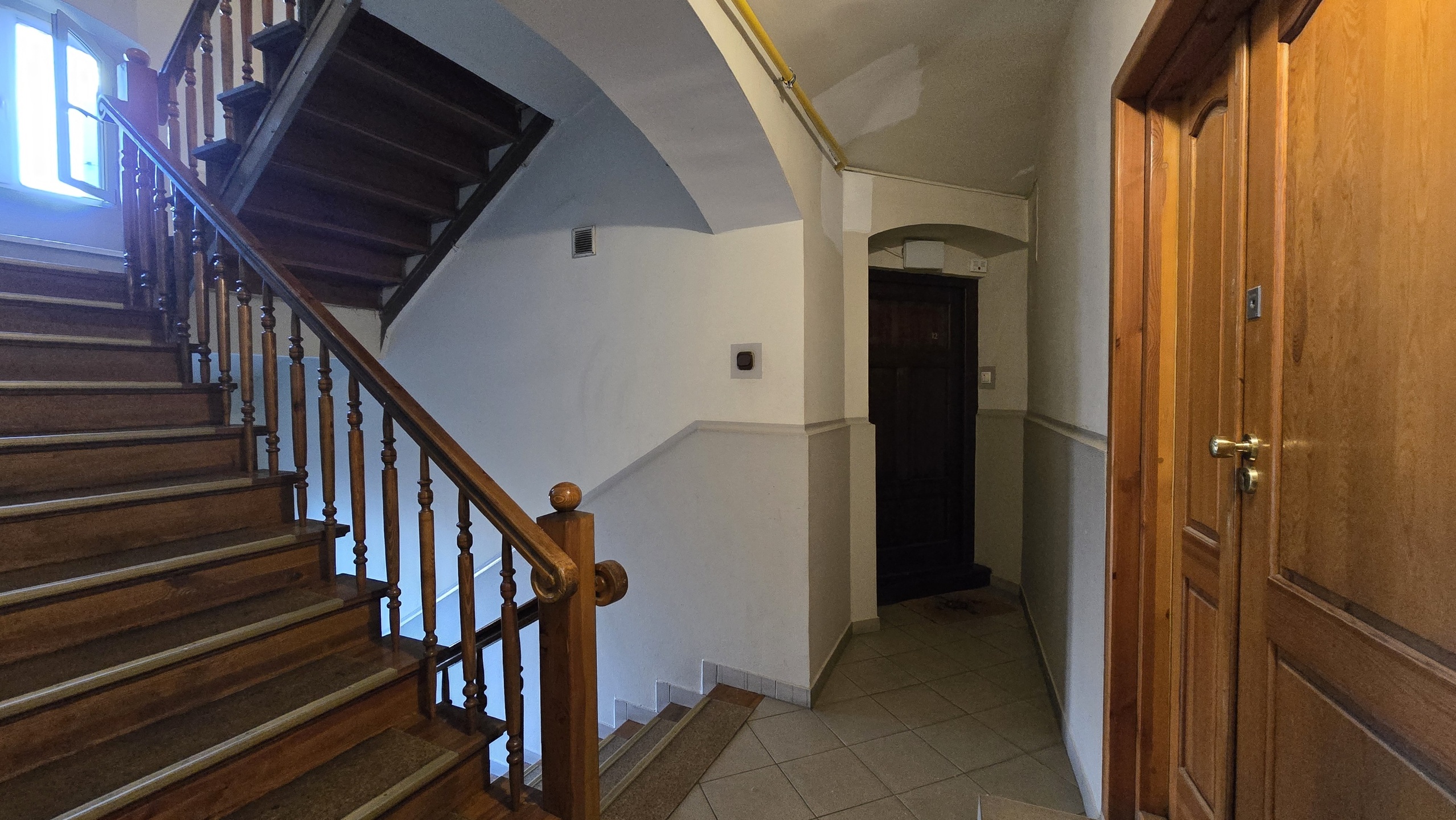 Słoneczne i przestronne mieszkanie w kamienicy do sprzedaży! - zdjęcie 14