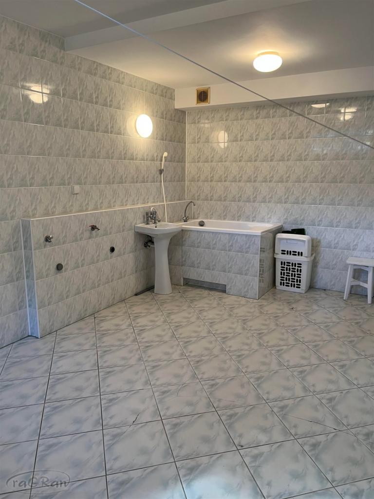 Duży dom nadaje się na Pensjonat lub Dom Opieki - zdjęcie 15