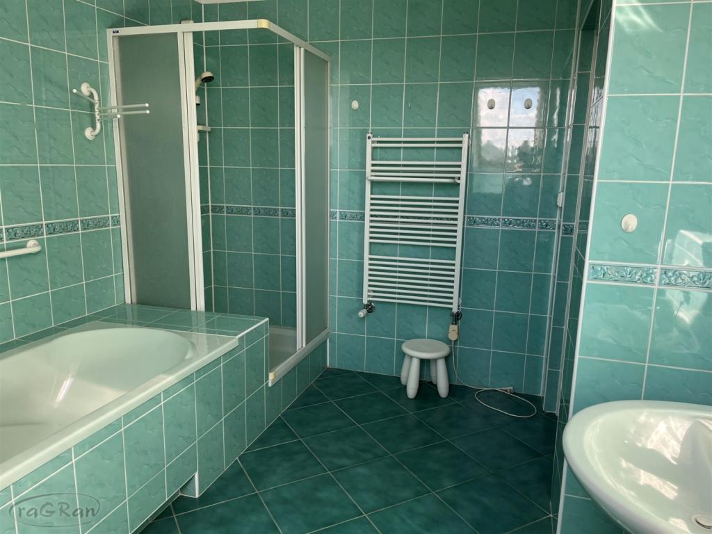 Całkowicie umeblowany, bardzo funkcjonalny dom - zdjęcie 12