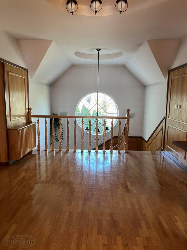 Całkowicie umeblowany, bardzo funkcjonalny dom - zdjęcie 11