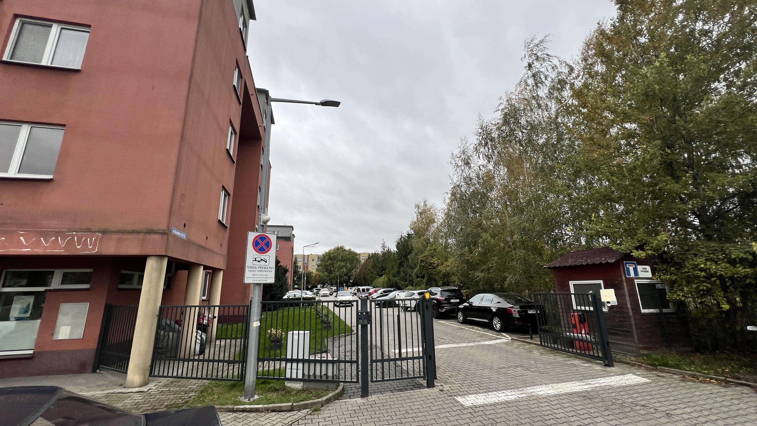 Kawalerka na zamkniętym osiedlu - zdjęcie 12