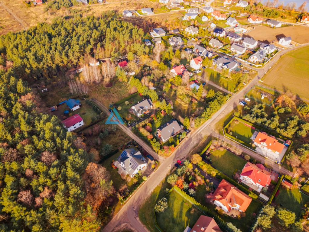 Działka blisko jeziora w spokojnym sąsiedztwie. - zdjęcie 14