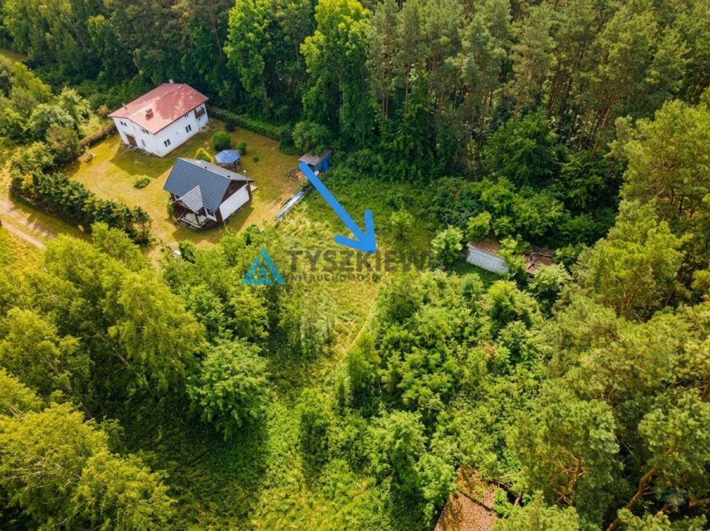 Działka blisko jeziora w spokojnym sąsiedztwie. - zdjęcie 2