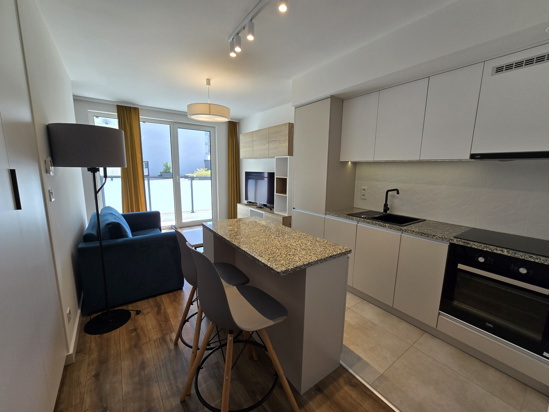 BEZ PROWIZJI - os. Paderewskiego, 2 pokoje, niski blok z windą, klimatyzacja! - zdjęcie 2