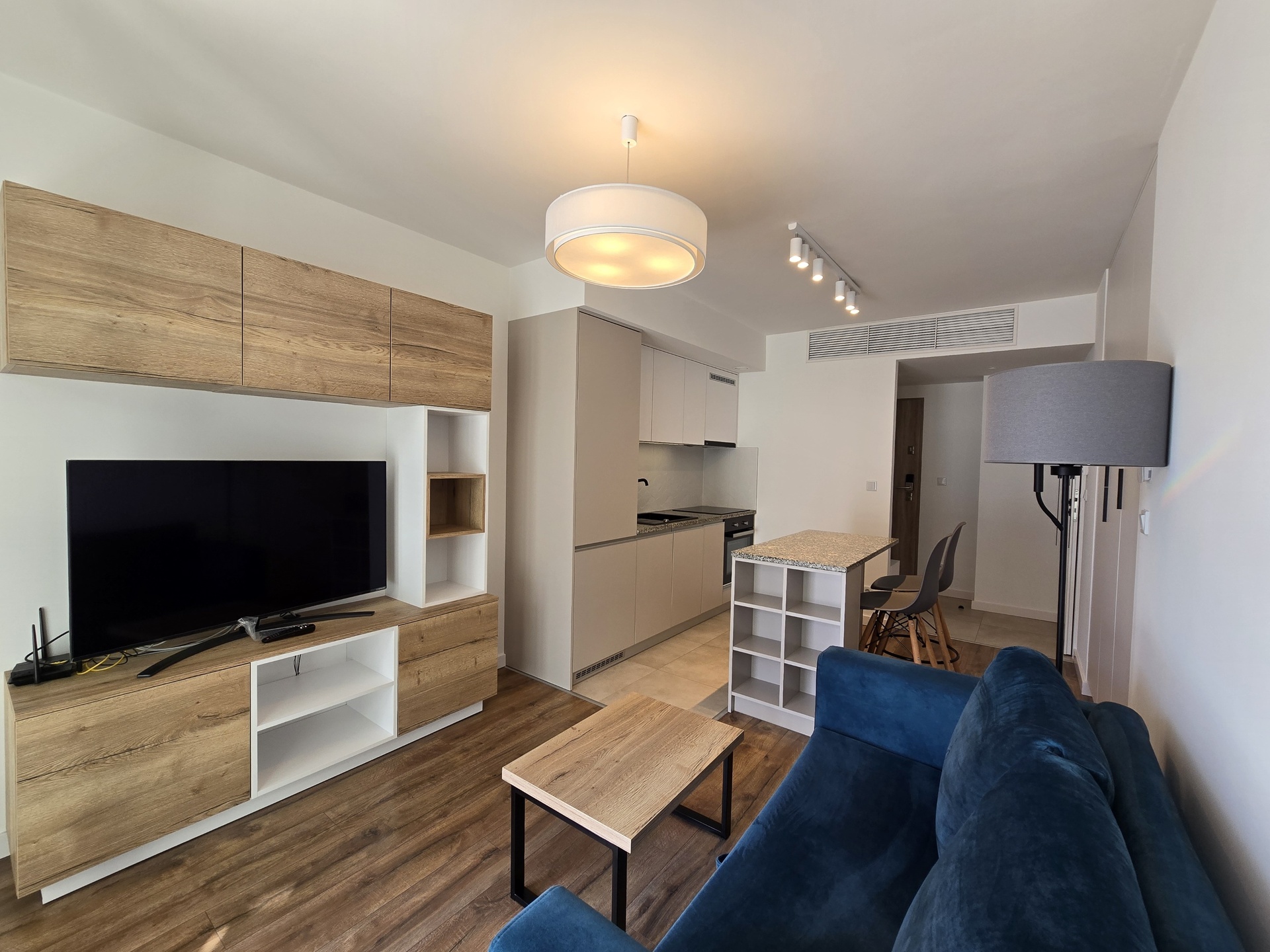 BEZ PROWIZJI - os. Paderewskiego, 2 pokoje, niski blok z windą, klimatyzacja! - zdjęcie 1