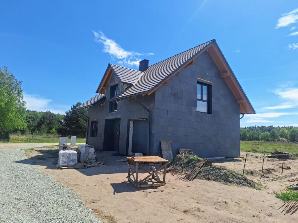 komfortowy dom , asfalt , światłowód, las - zdjęcie 13