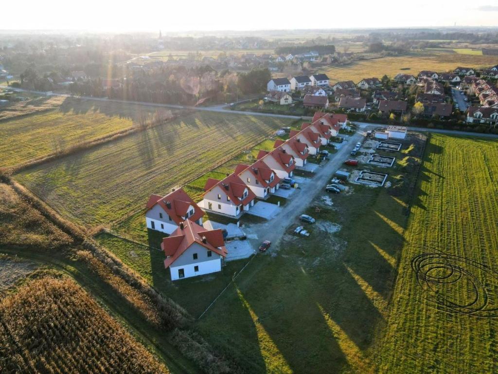 komfortowy dom , asfalt , światłowód, las - zdjęcie 14