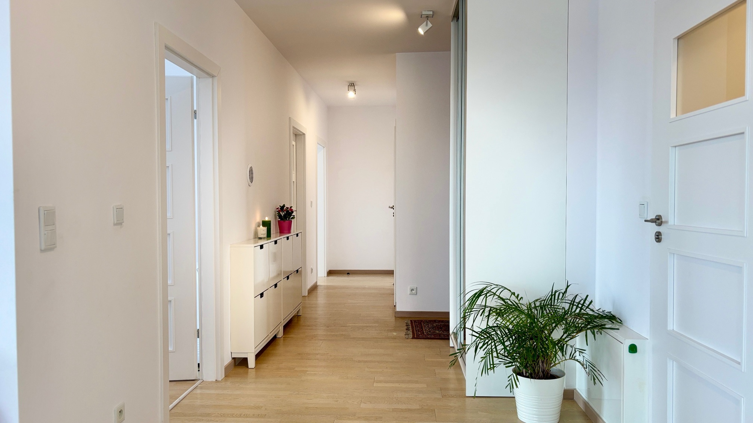 Niepowtarzalny lux apartament z ogromnym 100 m2 tarasem, 4 pok 136m2, 2 łazienki, 2 garaże Osiedle strzeżone. - zdjęcie 10