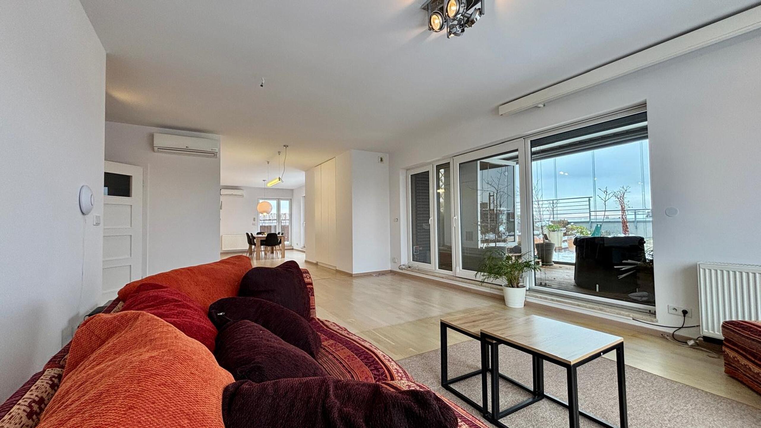 Niepowtarzalny lux apartament z ogromnym 100 m2 tarasem, 4 pok 136m2, 2 łazienki, 2 garaże Osiedle strzeżone. - zdjęcie 2