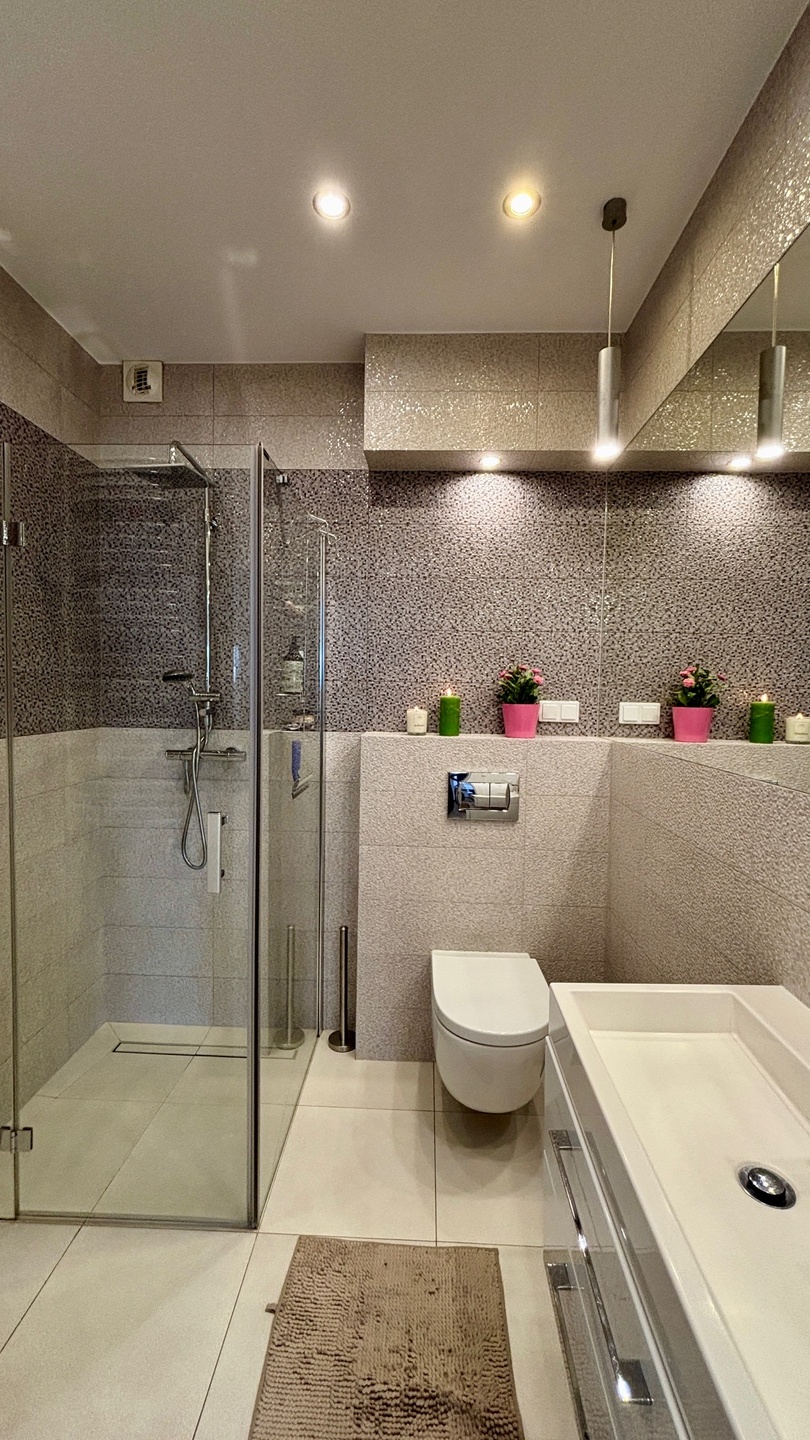 Niepowtarzalny lux apartament z ogromnym 100 m2 tarasem, 4 pok 136m2, 2 łazienki, 2 garaże Osiedle strzeżone. - zdjęcie 15